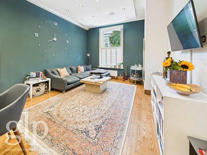3 Bedroom Flat To Rent In Bloomsbury Square, Bloomsbury, WC1A