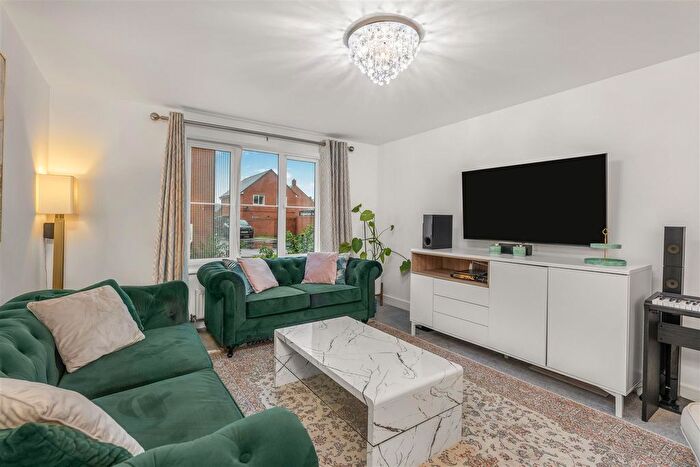 4 Bedroom Detached House For Sale In Poulter Road, Banbury, OX16