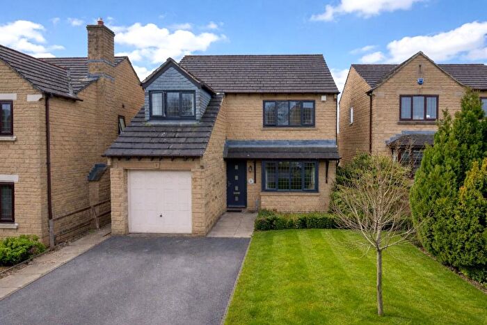 4 Bedroom Detached House For Sale In Moorland Avenue, Baildon, Shipley, West Yorkshire, BD17
