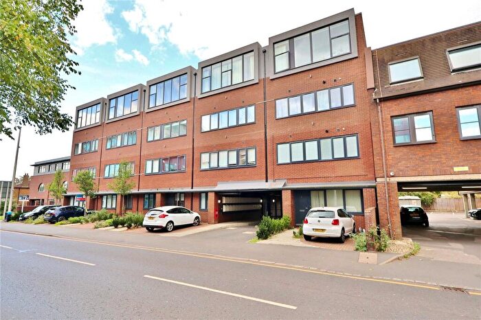 Apartment To Rent In Chertsey Road, Woking, Surrey, GU21