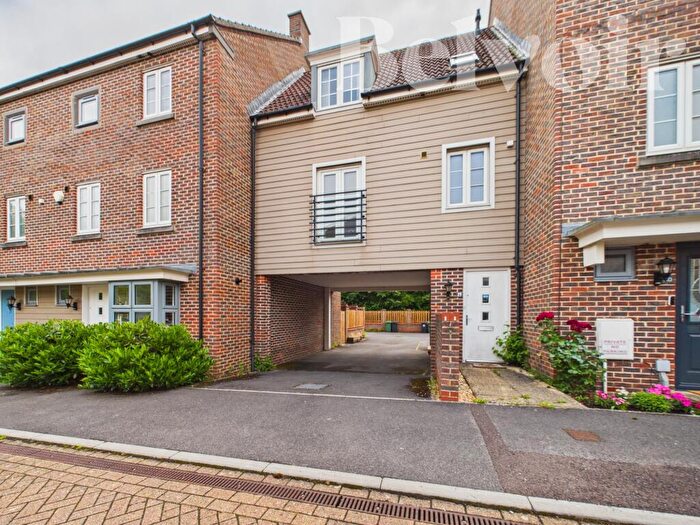 2 Bedroom Town House For Sale In Warner Close, Basingstoke, RG24
