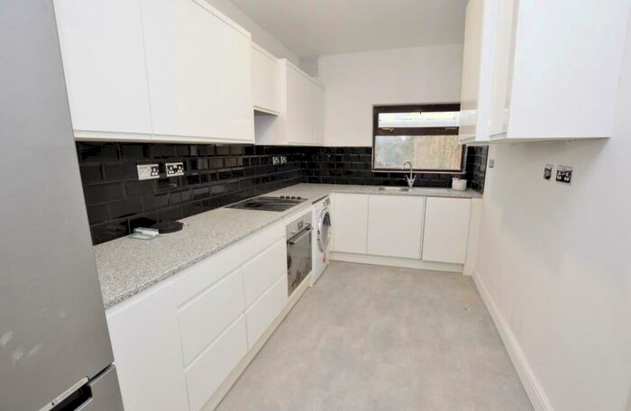 2 Bedroom House To Rent In Pond Road, Stratford, E15