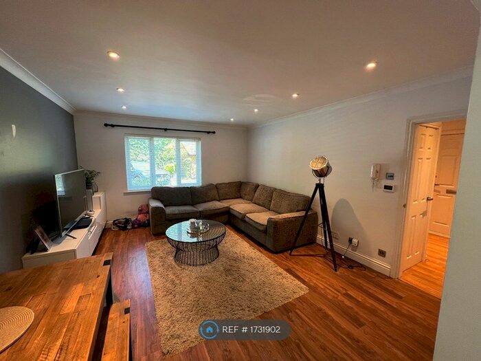 2 Bedroom Flat To Rent In John Austin Close, Kingston Upon Thames, KT2