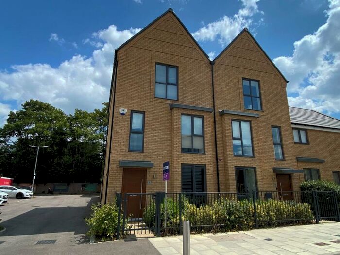 4 Bedroom Semi-Detached House To Rent In Crete Hall Road, Cable Wharf, Northfleet, DA11