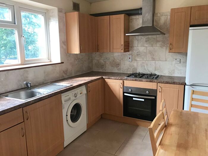 2 Bedroom Flat To Rent In Woodlands Grove, Isleworth, Middlesex, TW7