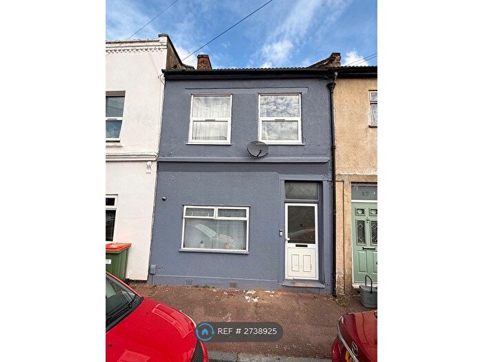2 Bedroom Flat To Rent In Buckingham Road, London, E15