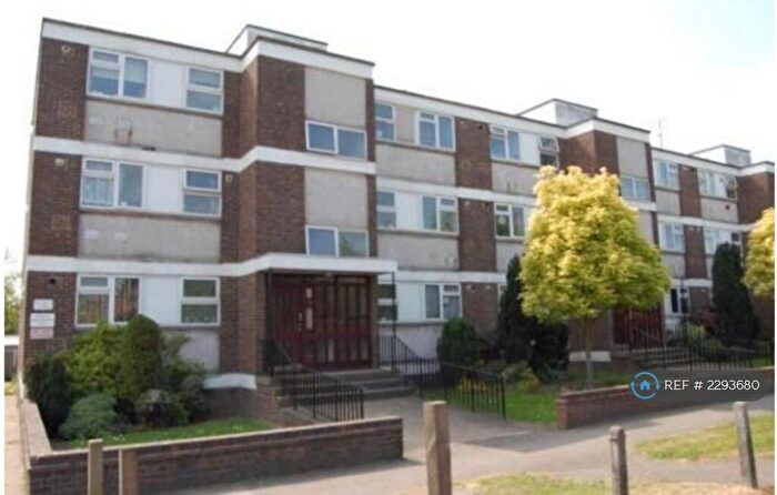 1 Bedroom Flat To Rent In Snakes Lane East, Woodford Green, IG8