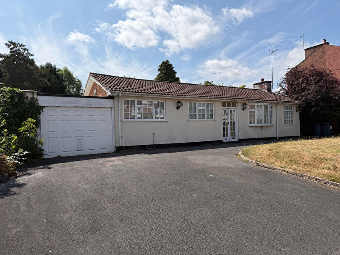 3 Bedroom Detached Bungalow To Rent In Selly Park, B29