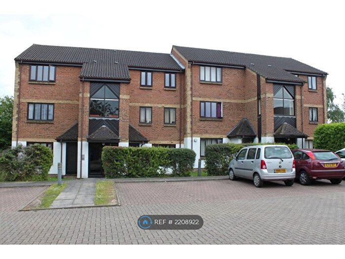 1 Bedroom Flat To Rent In Pyegrove Chase, Bracknell, RG12