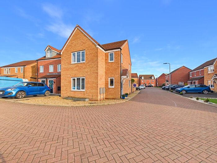 3 Bedroom Detached House For Sale In Magda Close, Stanground South, PE2