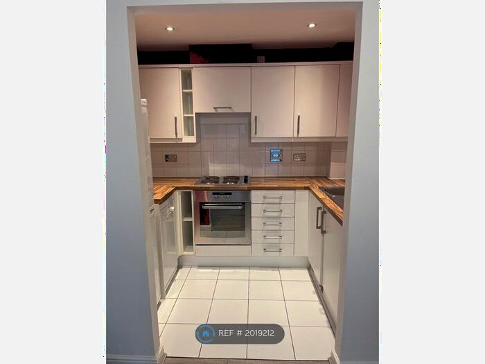 1 Bedroom Flat To Rent In Wooldridge Close, Feltham, TW14