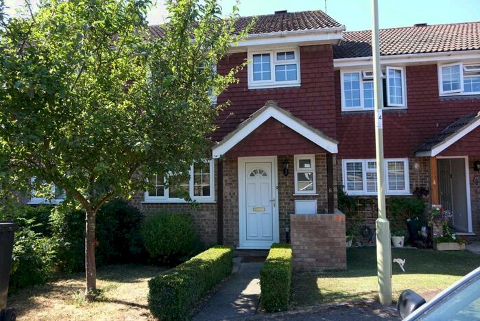 3 Bedroom Terraced House To Rent In Oak Tree Drive, Hook, RG27