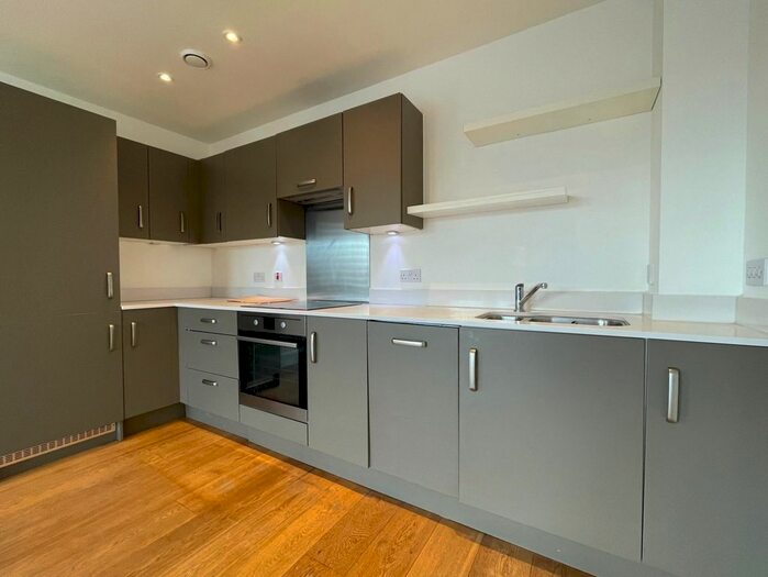 2 Bedroom Flat To Rent In High Street, Brentford, TW8