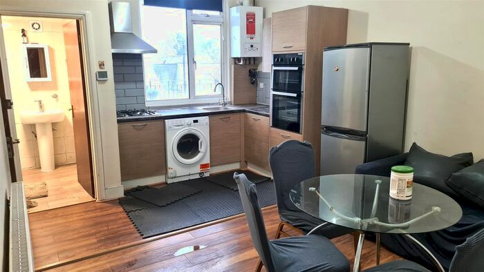 2 Bedroom Flat To Rent In High Road, Wembley, HA0