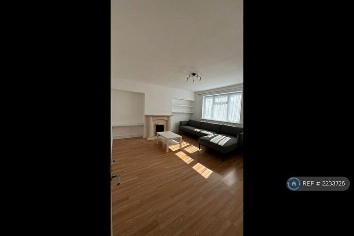 3 Bedroom Semi-Detached House To Rent In Templer Avenue, Grays, RM16