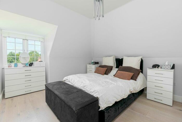 1 Bedroom Flat For Sale In Maddox Drive, Crawley, RH10
