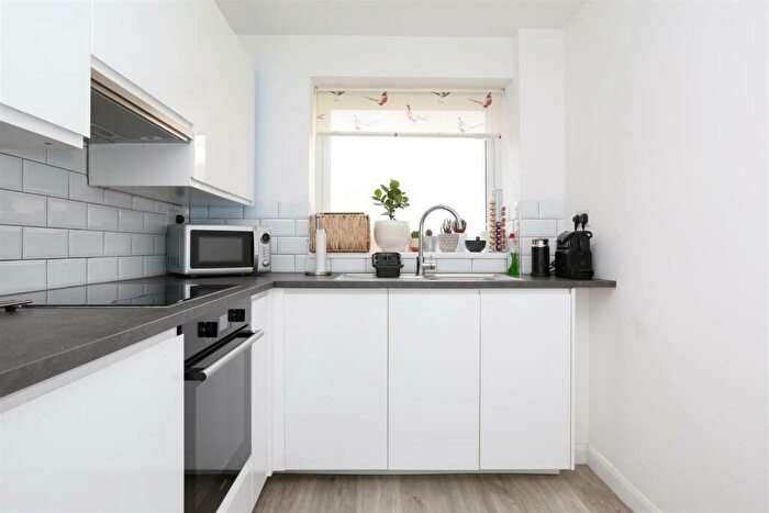 1 Bedroom Flat To Rent In Mayfield House, Northfield Road, N16