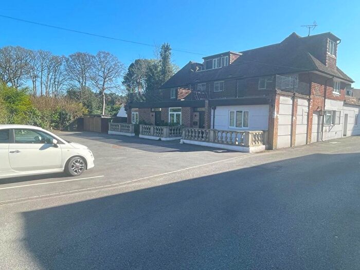 2 Bedroom Flat To Rent In Kingswick Dr, Sunninghill, SL5