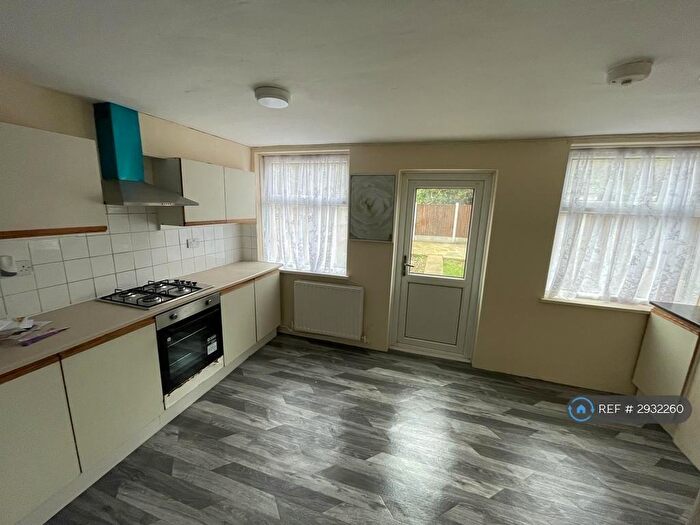 4 Bedroom Terraced House To Rent In Lonsdale Avenue, London, E6