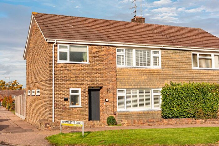 4 Bedroom Semi-Detached House For Sale In Coltash Road, Crawley, RH10