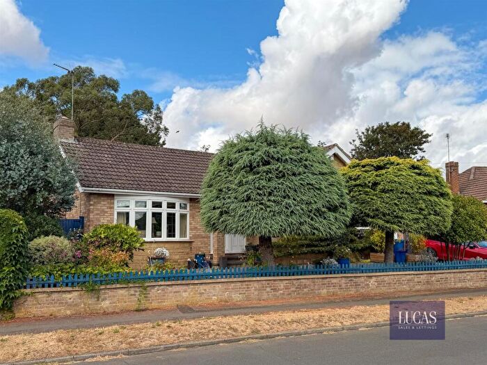 2 Bedroom Bungalow For Sale In Windermere Road, Kettering, NN16