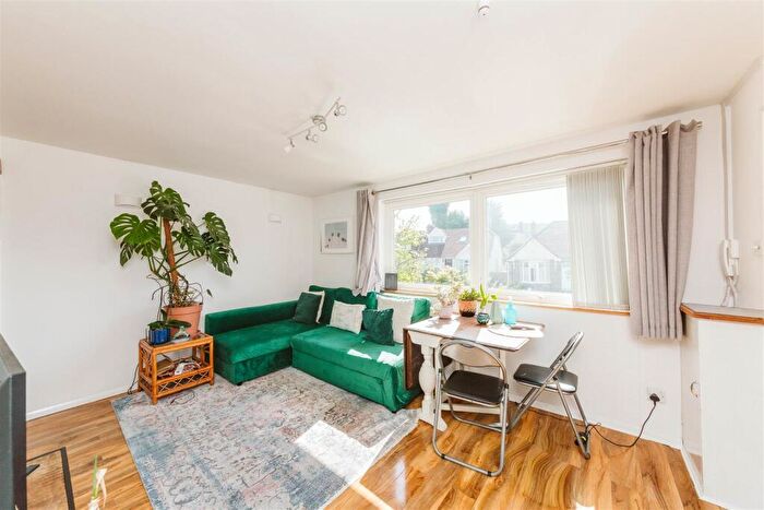 2 Bedroom Flat For Sale In Cairns Road | Westbury Park, BS6