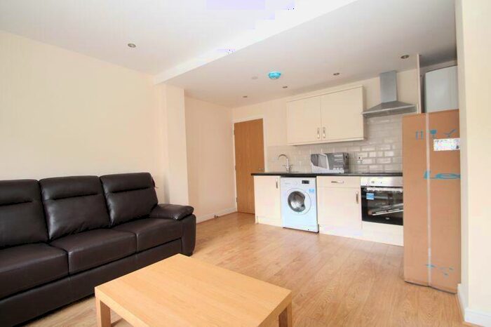 2 Bedroom Apartment To Rent In North Road, Cardiff, CF14