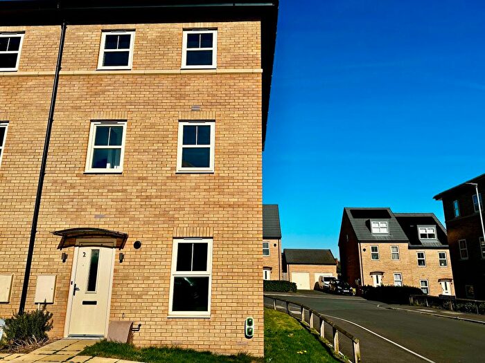 2 Bedroom Semi-Detached House To Rent In Ellercroft Way, Pontefract, WF8