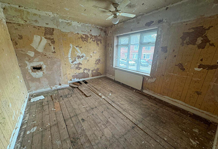 3 Bedroom Terraced House For Sale In Kitchener Road, Dudley, West Midlands, DY2