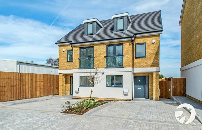 3 Bedroom End Of Terrace House To Rent In West Court Lane, Gravesend, DA12