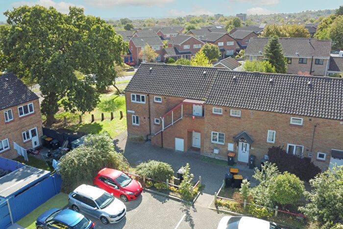 2 Bedroom Flat For Sale In The Wharfe, Bedford, MK41