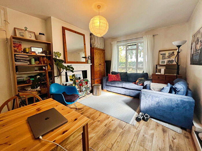 3 Bedroom Flat To Rent In Essex Road, London, N1