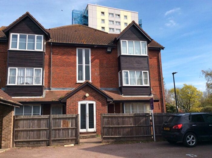 1 Bedroom Studio To Rent In Mahon Close, Enfield, Greater London, EN1