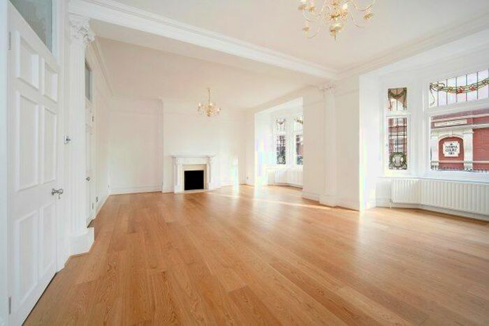 5 Bedroom Flat To Rent In Iverna Court, London, W8