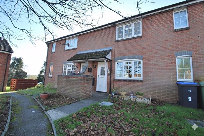 1 Bedroom Terraced House For Sale In Hunting Gate Drive, Chessington, KT9