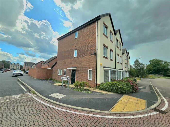 4 Bedroom Semi-Detached House To Rent In Hallaton Road, Leicester, LE5