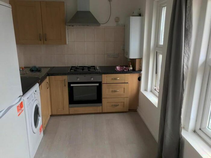 1 Bedroom Flat To Rent In Catford Hill, London, SE6