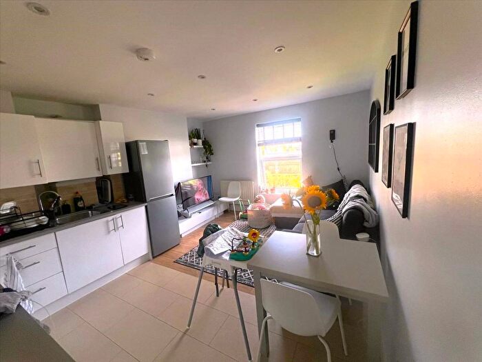 3 Bedroom Flat To Rent In Harvist Road, London, NW6