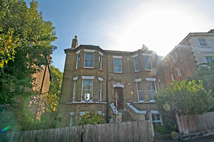 2 Bedroom Flat To Rent In Cintra Park, London, SE19