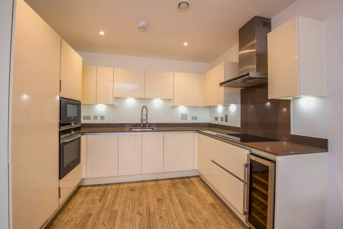 2 Bedroom Flat To Rent In Dyas Road, Sunbury-On-Thames, TW16