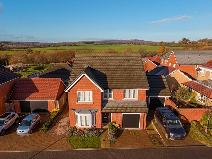 4 Bedroom Detached House For Sale In Corden Place, Pulborough, RH20