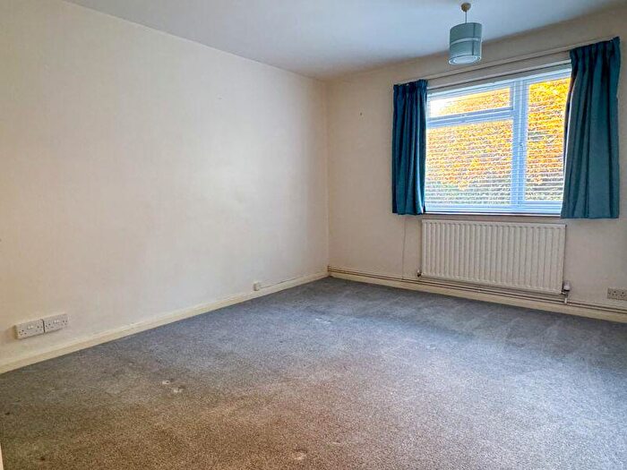 2 Bedroom Flat For Sale In Limmer Lane, Felpham Village, PO22