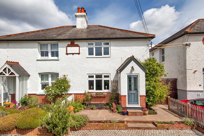 3 Bedroom Semi-Detached House For Sale In Rabbits Road, South Darenth, Dartford, DA4