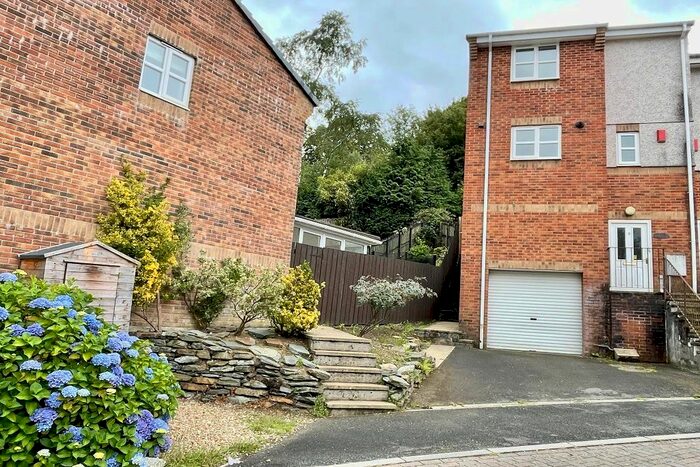4 Bedroom End Of Terrace House To Rent In Meadowbrook, Tavistock, PL19