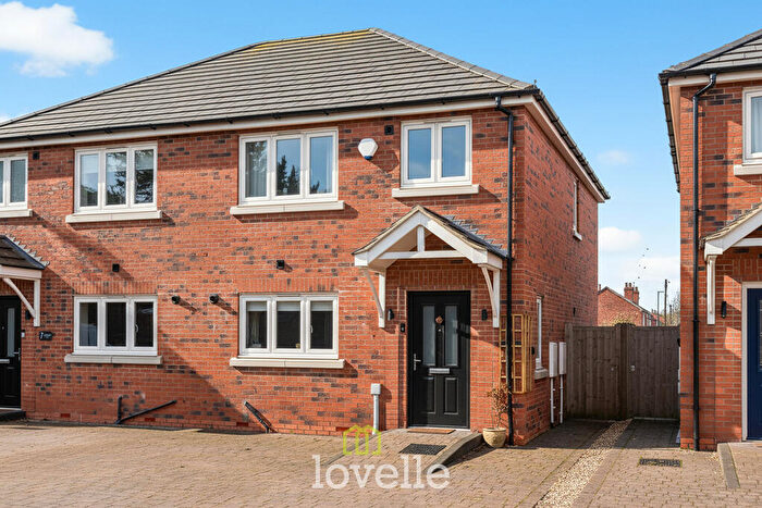 3 Bedroom Semi Detached House For Sale In Newbold Court, Cleethorpes, DN35