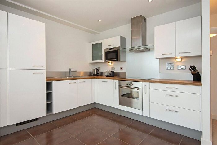 2 Bedroom Flat To Rent In Alaska Apartments, Western Gateway, E16