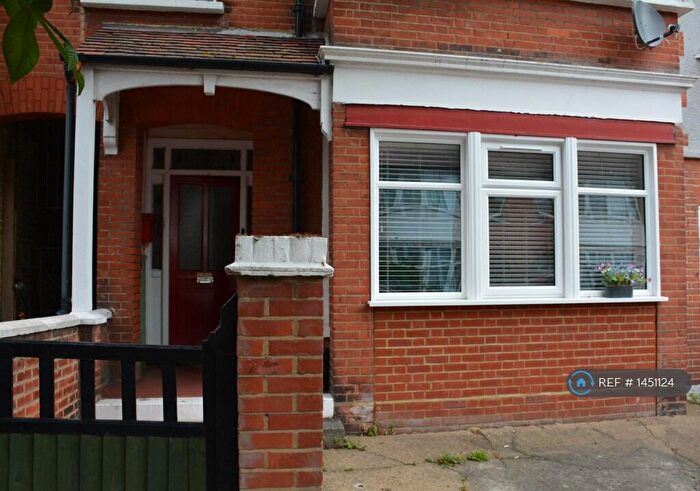 2 Bedroom Flat To Rent In Portland Avenue, Southend-On-Sea, SS1