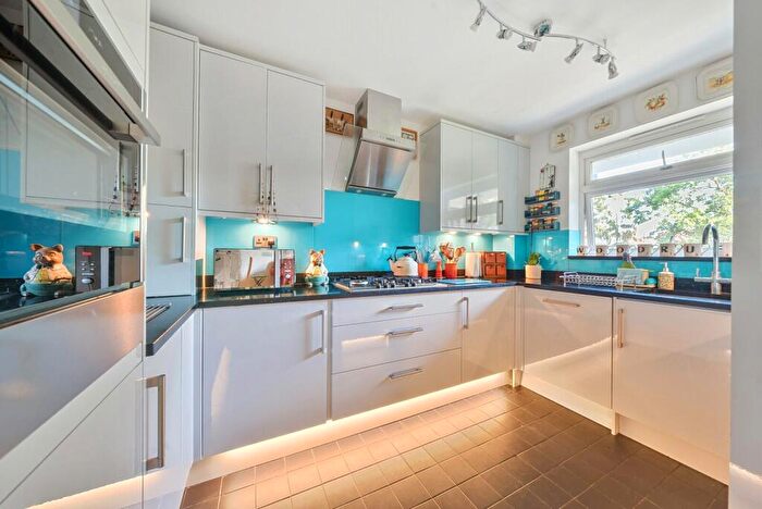 2 Bedroom Flat To Rent In Burbank, Dukes Avenue, New Malden, KT3