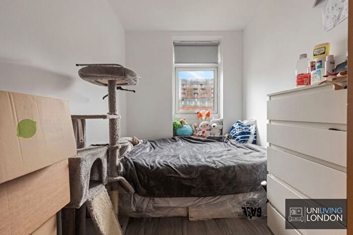4 Bedroom Maisonette To Rent In Glaucus Street, Bow, E3