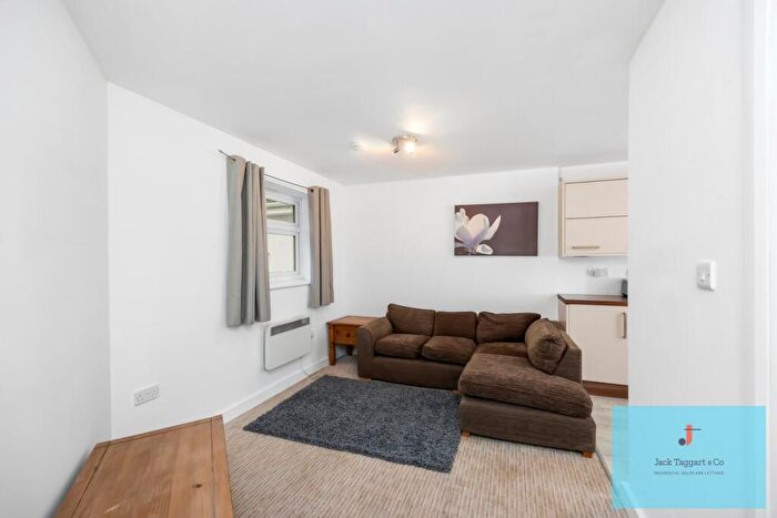 1 Bedroom Flat To Rent In Southview Close, Shoreham-by-Sea, BN43